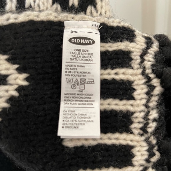 2 for $15 Old navy black & white geometric shape knit scarf - Picture 2 of 3